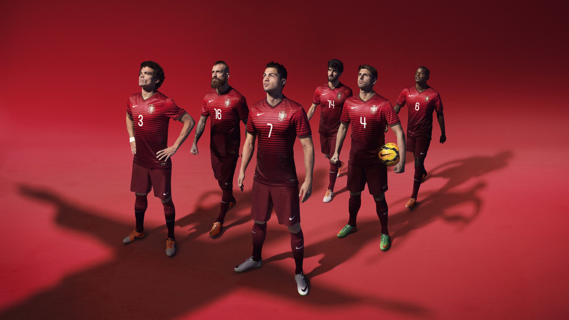 社交媒体热议国足比赛,话题不断,国足评论文章